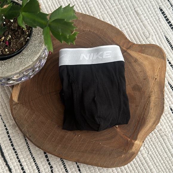 Nike - Picture 5 of 5